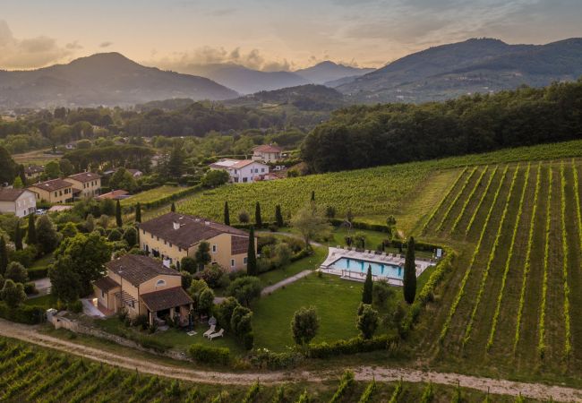 Villa i Monte San quirico - 3 Bedrooms Farmhouse with Shared Pool in the Fattoria Sardi Wine Resort in Lucca Villa i Monte San quirico - 3 Bedrooms Farmhouse with Shared Pool in the Fattoria Sardi Wine Resort in Lucca