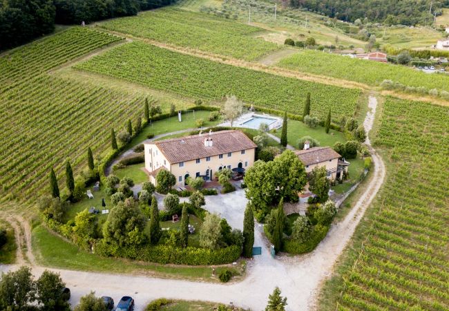 Villa i Monte San quirico - 3 Bedrooms Farmhouse with Shared Pool in the Fattoria Sardi Wine Resort in Lucca Villa i Monte San quirico - 3 Bedrooms Farmhouse with Shared Pool in the Fattoria Sardi Wine Resort in Lucca