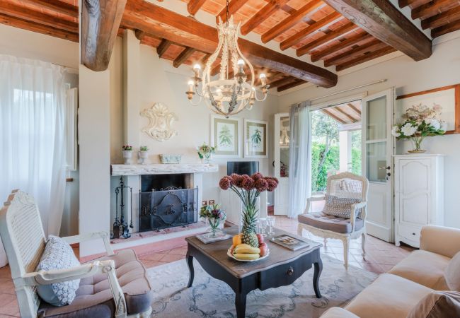 Villa i Monte San quirico - 3 Bedrooms Farmhouse with Shared Pool in the Fattoria Sardi Wine Resort in Lucca Villa i Monte San quirico - 3 Bedrooms Farmhouse with Shared Pool in the Fattoria Sardi Wine Resort in Lucca