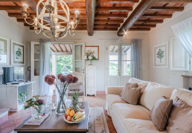 Villa i Monte San quirico - 3 Bedrooms Farmhouse with Shared Pool in the Fattoria Sardi Wine Resort in Lucca Villa i Monte San quirico - 3 Bedrooms Farmhouse with Shared Pool in the Fattoria Sardi Wine Resort in Lucca