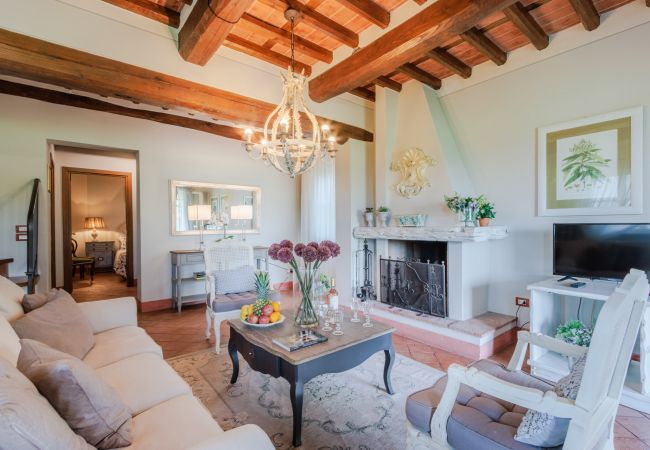 Villa i Monte San quirico - 3 Bedrooms Farmhouse with Shared Pool in the Fattoria Sardi Wine Resort in Lucca Villa i Monte San quirico - 3 Bedrooms Farmhouse with Shared Pool in the Fattoria Sardi Wine Resort in Lucca