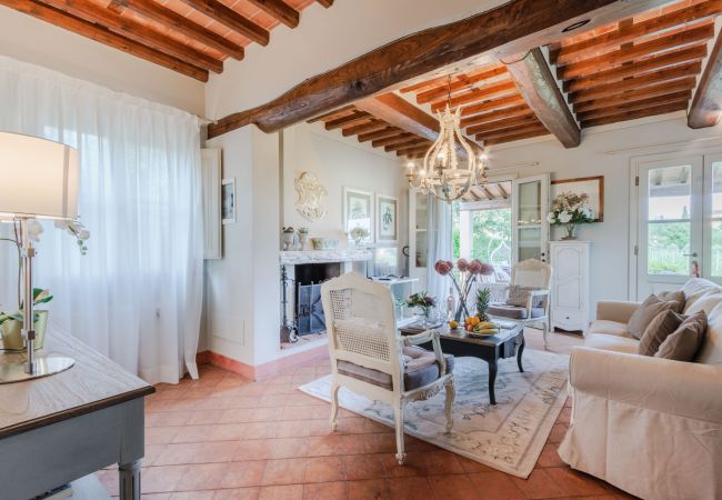 Villa i Monte San quirico - 3 Bedrooms Farmhouse with Shared Pool in the Fattoria Sardi Wine Resort in Lucca Villa i Monte San quirico - 3 Bedrooms Farmhouse with Shared Pool in the Fattoria Sardi Wine Resort in Lucca