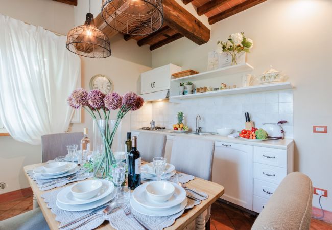 Villa i Monte San quirico - 3 Bedrooms Farmhouse with Shared Pool in the Fattoria Sardi Wine Resort in Lucca Villa i Monte San quirico - 3 Bedrooms Farmhouse with Shared Pool in the Fattoria Sardi Wine Resort in Lucca