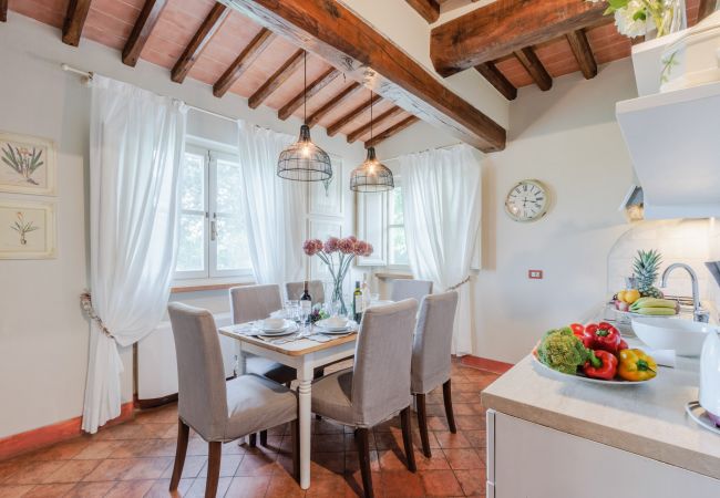 Villa i Monte San quirico - 3 Bedrooms Farmhouse with Shared Pool in the Fattoria Sardi Wine Resort in Lucca Villa i Monte San quirico - 3 Bedrooms Farmhouse with Shared Pool in the Fattoria Sardi Wine Resort in Lucca