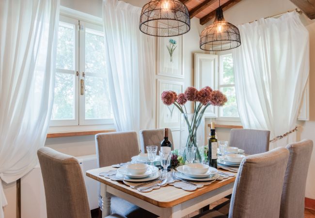 Villa i Monte San quirico - 3 Bedrooms Farmhouse with Shared Pool in the Fattoria Sardi Wine Resort in Lucca Villa i Monte San quirico - 3 Bedrooms Farmhouse with Shared Pool in the Fattoria Sardi Wine Resort in Lucca