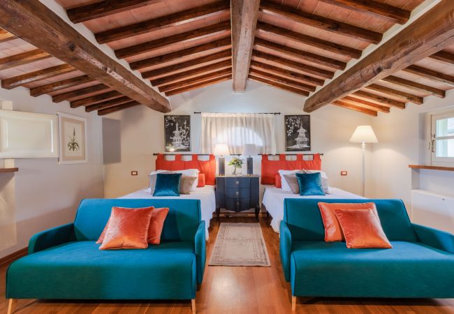 Villa i Monte San quirico - 3 Bedrooms Farmhouse with Shared Pool in the Fattoria Sardi Wine Resort in Lucca Villa i Monte San quirico - 3 Bedrooms Farmhouse with Shared Pool in the Fattoria Sardi Wine Resort in Lucca