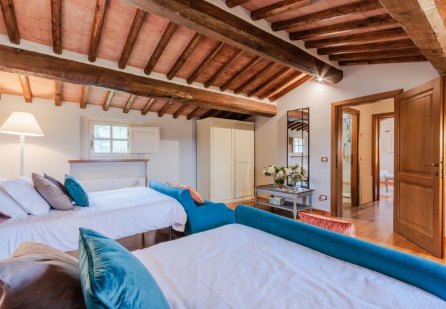 Villa i Monte San quirico - 3 Bedrooms Farmhouse with Shared Pool in the Fattoria Sardi Wine Resort in Lucca Villa i Monte San quirico - 3 Bedrooms Farmhouse with Shared Pool in the Fattoria Sardi Wine Resort in Lucca