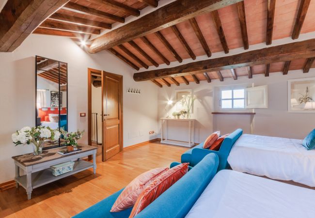 Villa i Monte San quirico - 3 Bedrooms Farmhouse with Shared Pool in the Fattoria Sardi Wine Resort in Lucca Villa i Monte San quirico - 3 Bedrooms Farmhouse with Shared Pool in the Fattoria Sardi Wine Resort in Lucca