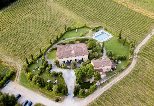 Villa i Monte San quirico - 3 Bedrooms Farmhouse with Shared Pool in the Fattoria Sardi Wine Resort in Lucca Villa i Monte San quirico - 3 Bedrooms Farmhouse with Shared Pool in the Fattoria Sardi Wine Resort in Lucca