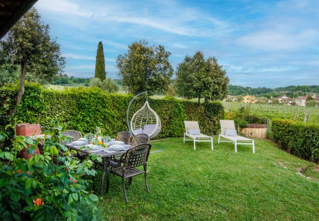 Villa i Monte San quirico - 3 Bedrooms Farmhouse with Shared Pool in the Fattoria Sardi Wine Resort in Lucca Villa i Monte San quirico - 3 Bedrooms Farmhouse with Shared Pool in the Fattoria Sardi Wine Resort in Lucca