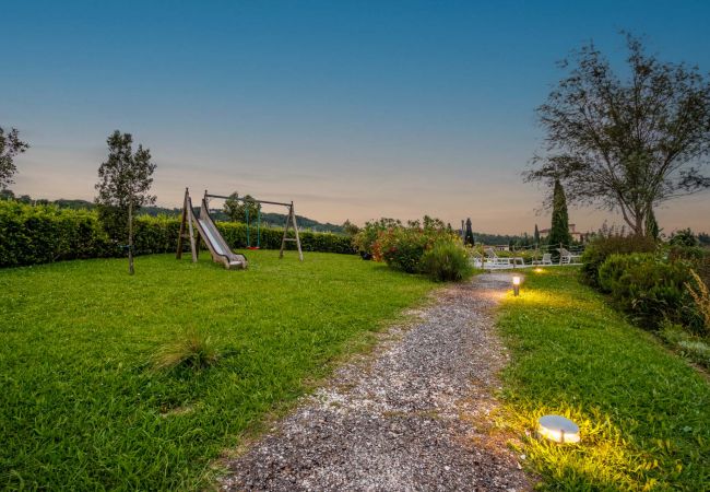 Villa i Monte San quirico - 3 Bedrooms Farmhouse with Shared Pool in the Fattoria Sardi Wine Resort in Lucca Villa i Monte San quirico - 3 Bedrooms Farmhouse with Shared Pool in the Fattoria Sardi Wine Resort in Lucca