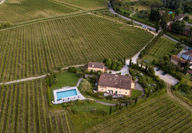 Villa i Monte San quirico - 3 Bedrooms Farmhouse with Shared Pool in the Fattoria Sardi Wine Resort in Lucca Villa i Monte San quirico - 3 Bedrooms Farmhouse with Shared Pool in the Fattoria Sardi Wine Resort in Lucca