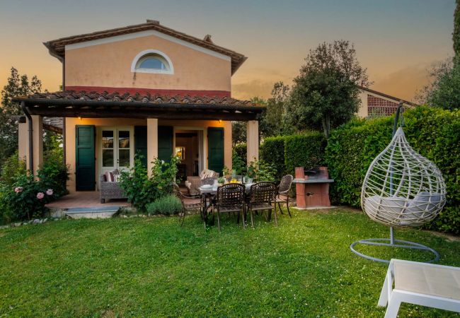 Villa i Monte San quirico - 3 Bedrooms Farmhouse with Shared Pool in the Fattoria Sardi Wine Resort in Lucca Villa i Monte San quirico - 3 Bedrooms Farmhouse with Shared Pool in the Fattoria Sardi Wine Resort in Lucca