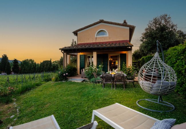Villa i Monte San quirico - 3 Bedrooms Farmhouse with Shared Pool in the Fattoria Sardi Wine Resort in Lucca Villa i Monte San quirico - 3 Bedrooms Farmhouse with Shared Pool in the Fattoria Sardi Wine Resort in Lucca