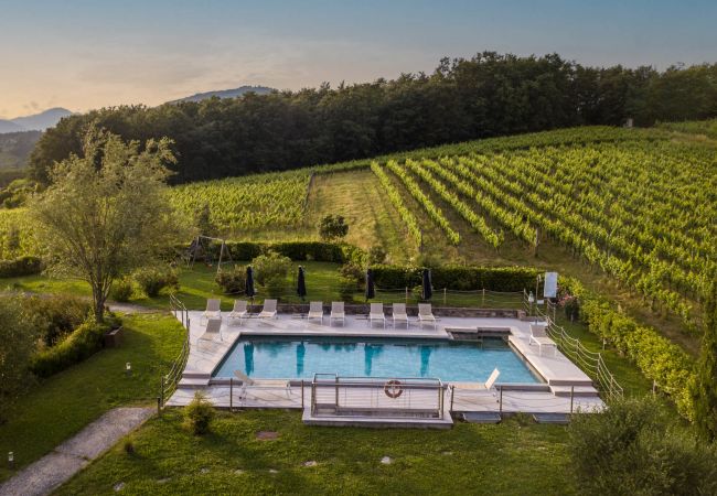 Villa i Monte San quirico - 3 Bedrooms Farmhouse with Shared Pool in the Fattoria Sardi Wine Resort in Lucca Villa i Monte San quirico - 3 Bedrooms Farmhouse with Shared Pool in the Fattoria Sardi Wine Resort in Lucca