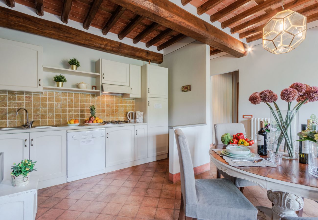 Lägenhet i Monte San quirico - One Bedroom Farmhouse Apartment with shared Pool in Fattoria Sardi Wine Resort in Lucca Lägenhet i Monte San quirico - One Bedroom Farmhouse Apartment with shared Pool in Fattoria Sardi Wine Resort in Lucca
