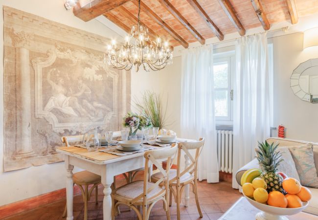 Lägenhet i Monte San quirico - Pietro Farmhouse Apartment in Wine Resort in Lucca Lägenhet i Monte San quirico - Pietro Farmhouse Apartment in Wine Resort in Lucca
