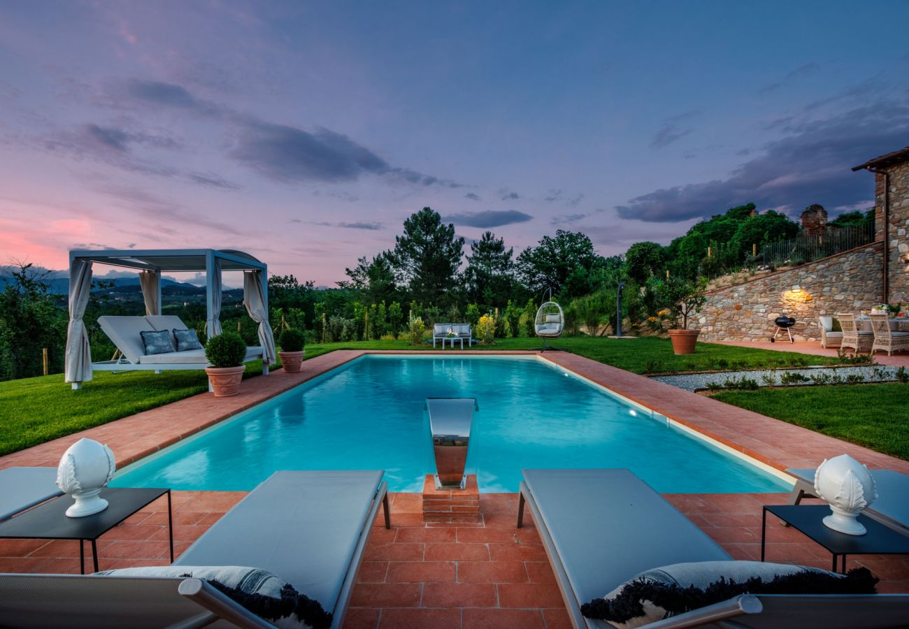 Villa i Montecarlo - Villa Flora, a Luxury 3 bedrooms Farmhouse with Pool and Jacuzzi