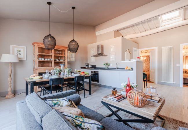 Lägenhet i Lucca - Casa Marta, Luxury 2 Bedrooms Apartment with Terrace Inside the Walls of Lucca Lägenhet i Lucca - Casa Marta, Luxury 2 Bedrooms Apartment with Terrace Inside the Walls of Lucca