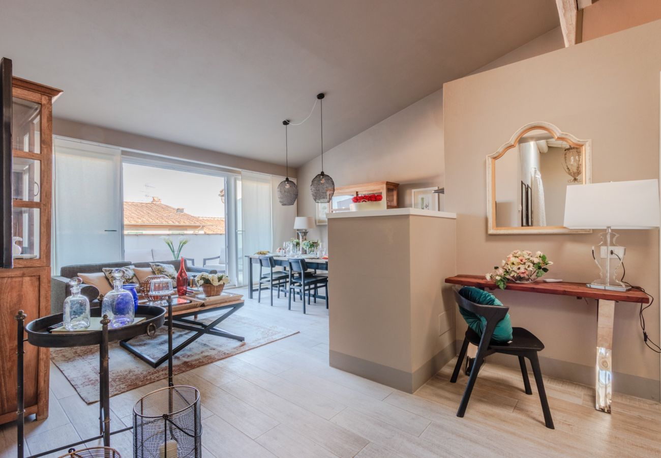 Lägenhet i Lucca - Casa Marta, Luxury 2 Bedrooms Apartment with Terrace Inside the Walls of Lucca Lägenhet i Lucca - Casa Marta, Luxury 2 Bedrooms Apartment with Terrace Inside the Walls of Lucca