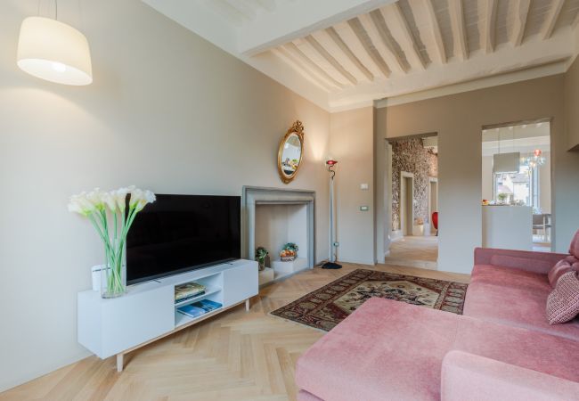 Lägenhet i Lucca - Casa Pino 2 bedrooms 2 bathrooms contemporary apartment facing Piazza Anfiteatro Lägenhet i Lucca - Casa Pino 2 bedrooms 2 bathrooms contemporary apartment facing Piazza Anfiteatro