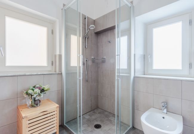 Lägenhet i Lucca - Miss Penny, a Welcoming Modern  2 Bedrooms Apartment at Piazza San Michele Lägenhet i Lucca - Miss Penny, a Welcoming Modern  2 Bedrooms Apartment at Piazza San Michele