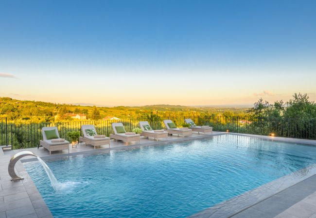 Hus i Segromigno in Monte - Luxury 7 Bedrooms Villa with Pool, SPA and Limitless Views