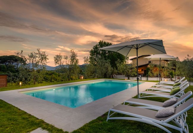 Villa i Lucca - Villa Amore, a Romantic Hilltop Farmhouse in Lucca