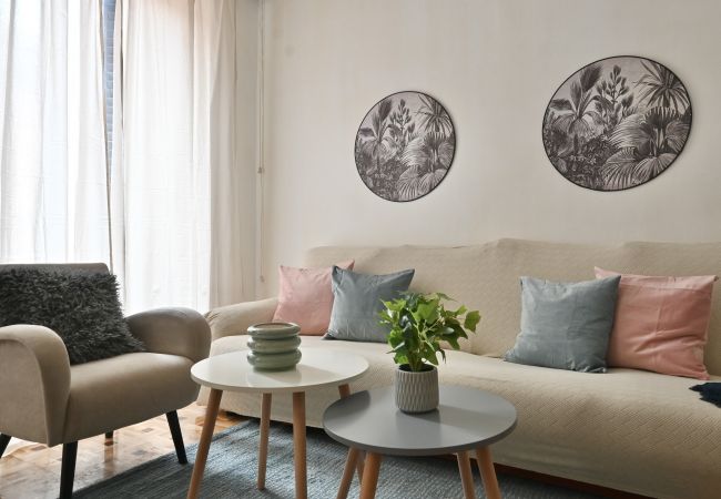 Lägenhet i Madrid - Apartamento de Cuatro Dormitorios en el Bohemio Barrio de Malasaña.Temporal  Lägenhet i Madrid - Apartamento de Cuatro Dormitorios en el Bohemio Barrio de Malasaña.Temporal