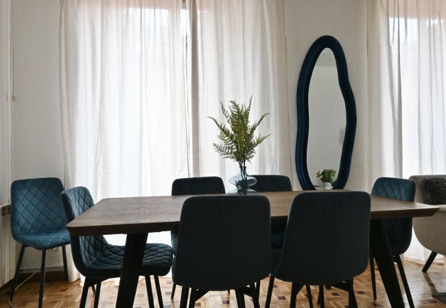 Lägenhet i Madrid - Apartamento de Cuatro Dormitorios en el Bohemio Barrio de Malasaña.Temporal  Lägenhet i Madrid - Apartamento de Cuatro Dormitorios en el Bohemio Barrio de Malasaña.Temporal