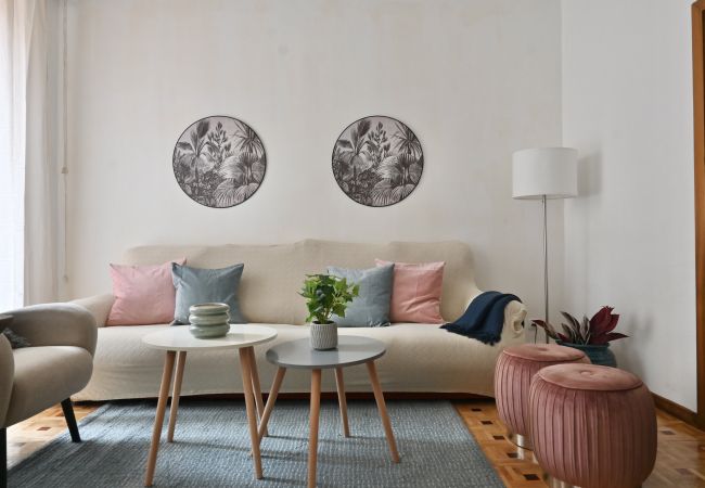 Lägenhet i Madrid - Apartamento de Cuatro Dormitorios en el Bohemio Barrio de Malasaña.Temporal  Lägenhet i Madrid - Apartamento de Cuatro Dormitorios en el Bohemio Barrio de Malasaña.Temporal