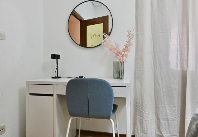 Lägenhet i Madrid - Apartamento de Cuatro Dormitorios en el Bohemio Barrio de Malasaña.Temporal  Lägenhet i Madrid - Apartamento de Cuatro Dormitorios en el Bohemio Barrio de Malasaña.Temporal