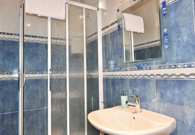 Lägenhet i Madrid - Apartamento de Cuatro Dormitorios en el Bohemio Barrio de Malasaña.Temporal  Lägenhet i Madrid - Apartamento de Cuatro Dormitorios en el Bohemio Barrio de Malasaña.Temporal