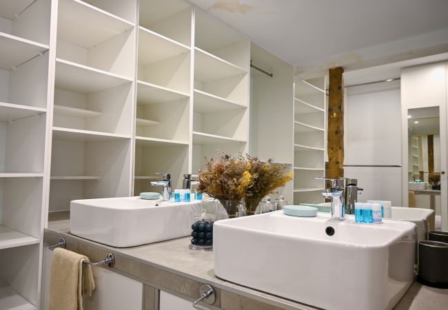 Lägenhet i Madrid - Agradable Apartamento de 2 Dormitorios y 2 baños en el Barrio Universidad. Temporal  Lägenhet i Madrid - Agradable Apartamento de 2 Dormitorios y 2 baños en el Barrio Universidad. Temporal