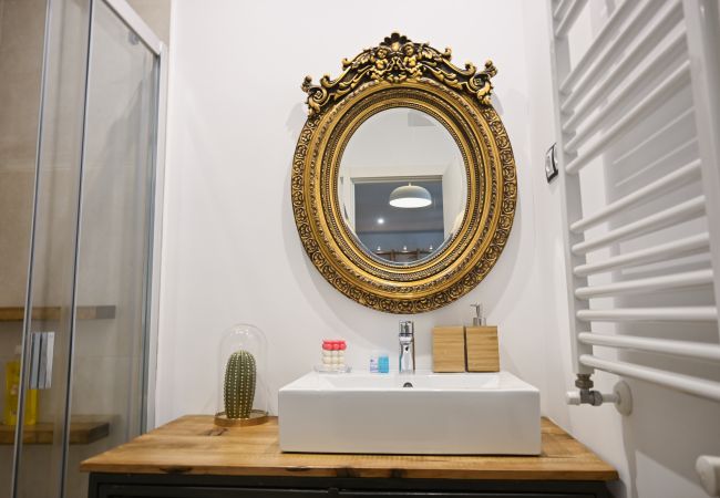 Lägenhet i Madrid - Agradable Apartamento de 2 Dormitorios y 2 baños en el Barrio Universidad. Temporal  Lägenhet i Madrid - Agradable Apartamento de 2 Dormitorios y 2 baños en el Barrio Universidad. Temporal