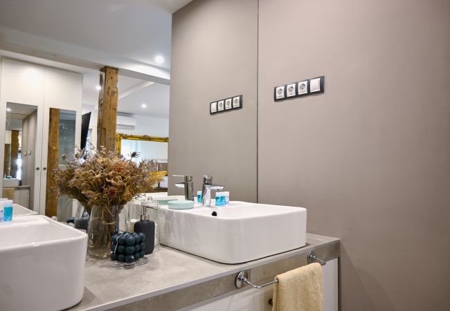 Lägenhet i Madrid - Agradable Apartamento de 2 Dormitorios y 2 baños en el Barrio Universidad. Temporal  Lägenhet i Madrid - Agradable Apartamento de 2 Dormitorios y 2 baños en el Barrio Universidad. Temporal