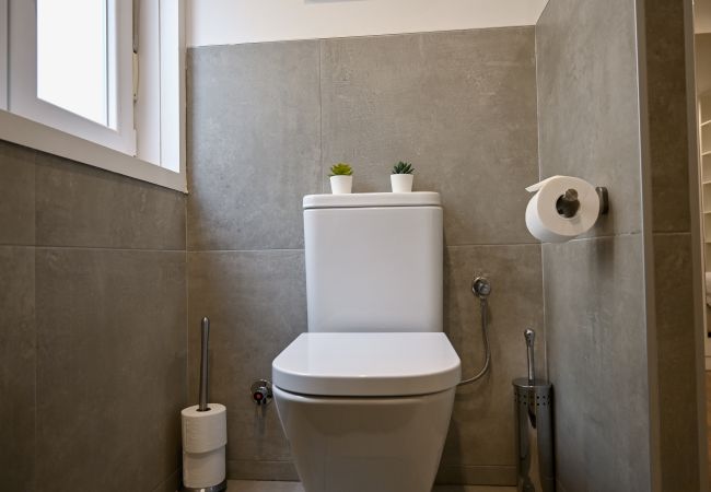 Lägenhet i Madrid - Agradable Apartamento de 2 Dormitorios y 2 baños en el Barrio Universidad. Temporal  Lägenhet i Madrid - Agradable Apartamento de 2 Dormitorios y 2 baños en el Barrio Universidad. Temporal