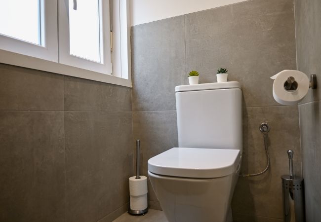 Lägenhet i Madrid - Agradable Apartamento de 2 Dormitorios y 2 baños en el Barrio Universidad. Temporal  Lägenhet i Madrid - Agradable Apartamento de 2 Dormitorios y 2 baños en el Barrio Universidad. Temporal