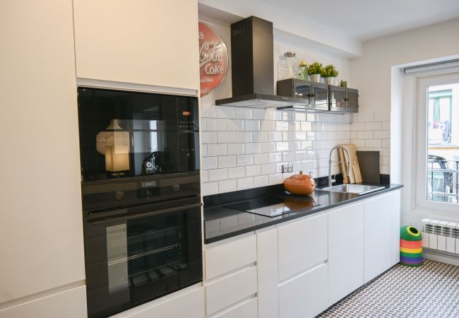 Lägenhet i Madrid - Agradable Apartamento de 2 Dormitorios y 2 baños en el Barrio Universidad. Temporal  Lägenhet i Madrid - Agradable Apartamento de 2 Dormitorios y 2 baños en el Barrio Universidad. Temporal