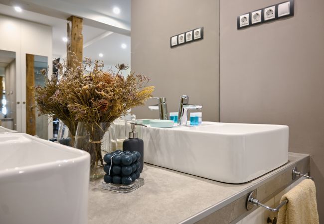 Lägenhet i Madrid - Agradable Apartamento de 2 Dormitorios y 2 baños en el Barrio Universidad. Temporal  Lägenhet i Madrid - Agradable Apartamento de 2 Dormitorios y 2 baños en el Barrio Universidad. Temporal