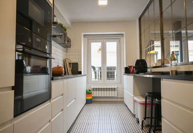 Lägenhet i Madrid - Agradable Apartamento de 2 Dormitorios y 2 baños en el Barrio Universidad. Temporal  Lägenhet i Madrid - Agradable Apartamento de 2 Dormitorios y 2 baños en el Barrio Universidad. Temporal