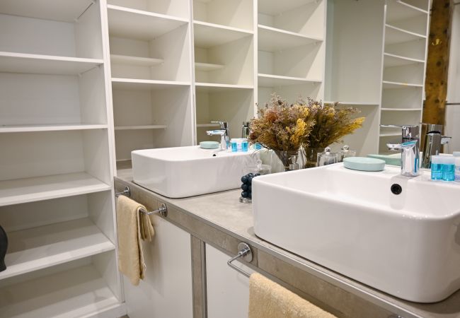 Lägenhet i Madrid - Agradable Apartamento de 2 Dormitorios y 2 baños en el Barrio Universidad. Temporal  Lägenhet i Madrid - Agradable Apartamento de 2 Dormitorios y 2 baños en el Barrio Universidad. Temporal