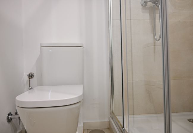 Lägenhet i Madrid - Agradable Apartamento de 2 Dormitorios y 2 baños en el Barrio Universidad. Temporal  Lägenhet i Madrid - Agradable Apartamento de 2 Dormitorios y 2 baños en el Barrio Universidad. Temporal