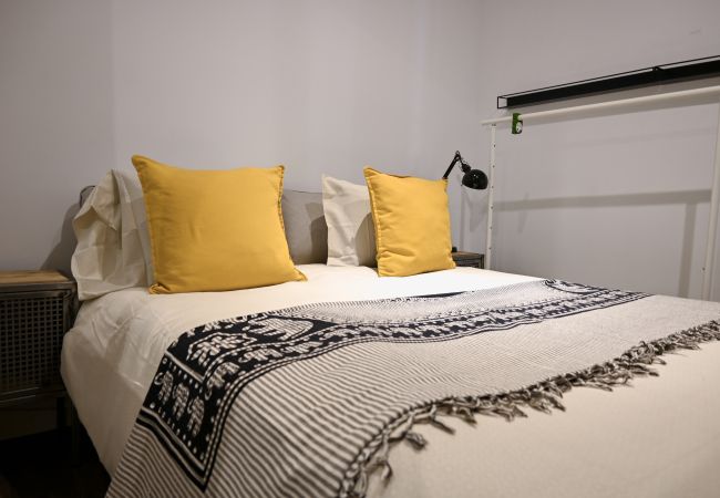 Lägenhet i Madrid - Agradable Apartamento de 2 Dormitorios y 2 baños en el Barrio Universidad. Temporal  Lägenhet i Madrid - Agradable Apartamento de 2 Dormitorios y 2 baños en el Barrio Universidad. Temporal