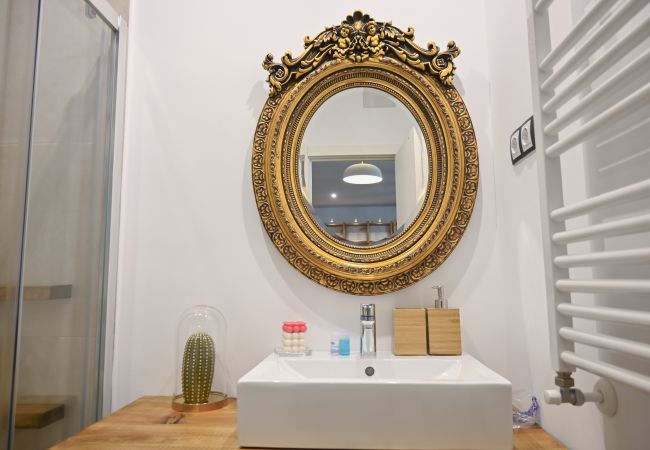 Lägenhet i Madrid - Agradable Apartamento de 2 Dormitorios y 2 baños en el Barrio Universidad. Temporal  Lägenhet i Madrid - Agradable Apartamento de 2 Dormitorios y 2 baños en el Barrio Universidad. Temporal