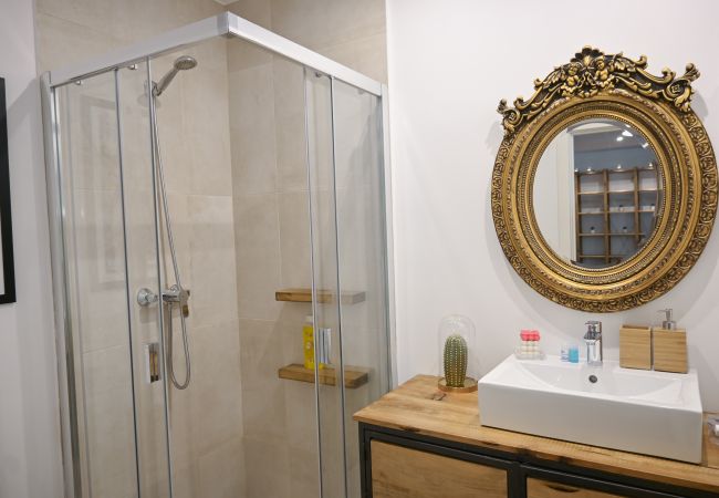 Lägenhet i Madrid - Agradable Apartamento de 2 Dormitorios y 2 baños en el Barrio Universidad. Temporal  Lägenhet i Madrid - Agradable Apartamento de 2 Dormitorios y 2 baños en el Barrio Universidad. Temporal