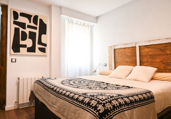 Lägenhet i Madrid - Agradable Apartamento de 2 Dormitorios y 2 baños en el Barrio Universidad. Temporal  Lägenhet i Madrid - Agradable Apartamento de 2 Dormitorios y 2 baños en el Barrio Universidad. Temporal