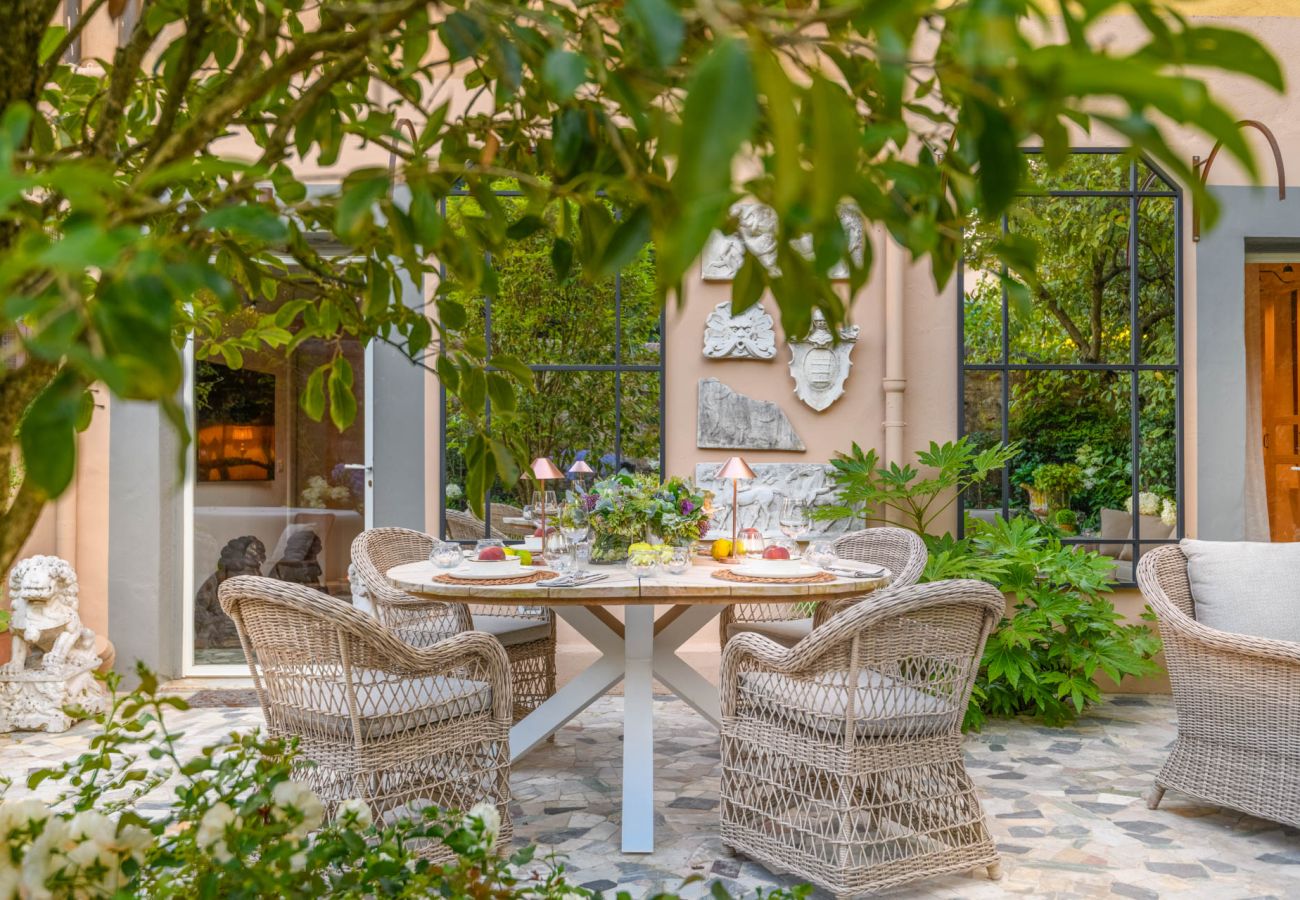 Lägenhet i Lucca - Luxury Home, Private Garden and Jacuzzi inside Lucca Lägenhet i Lucca - Luxury Home, Private Garden and Jacuzzi inside Lucca