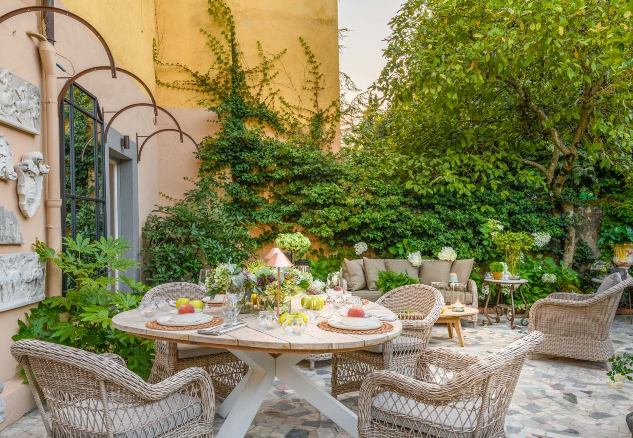 Lägenhet i Lucca - Luxury Home, Private Garden and Jacuzzi inside Lucca Lägenhet i Lucca - Luxury Home, Private Garden and Jacuzzi inside Lucca