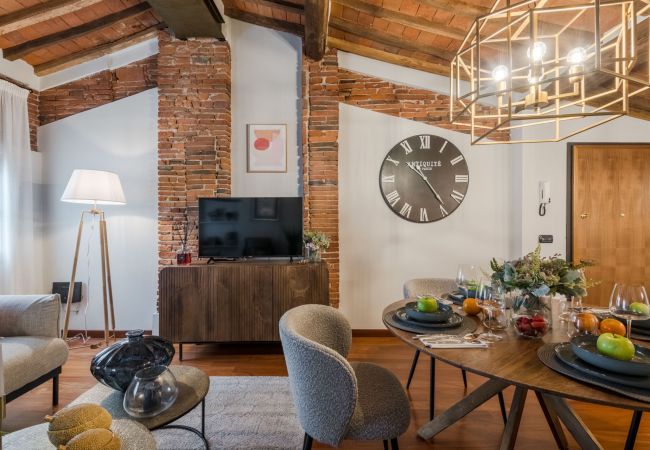 Lägenhet i Lucca - Dorina Penthouse 2 bedrooms 2 bathrooms inside the Lucca Walls Lägenhet i Lucca - Dorina Penthouse 2 bedrooms 2 bathrooms inside the Lucca Walls